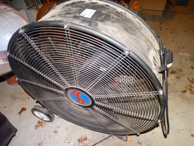 lot 201 image: High Velocity Drum Fan on Wheels - 3 Speed.