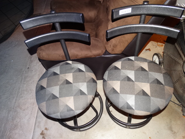 lot 204 image: 2 Contemporary Style Bar Stools.