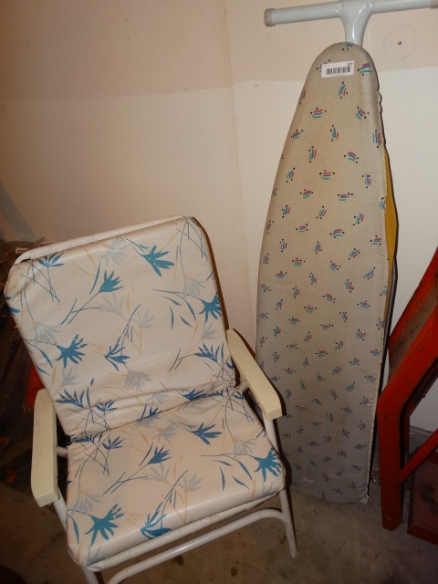 lot 207 image: Folding Patio Chair wCushion & Ironing Board.