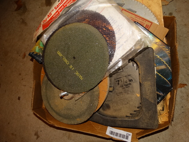 lot 214 image: Flat of Circular Saw Blades & Sanding Disks.