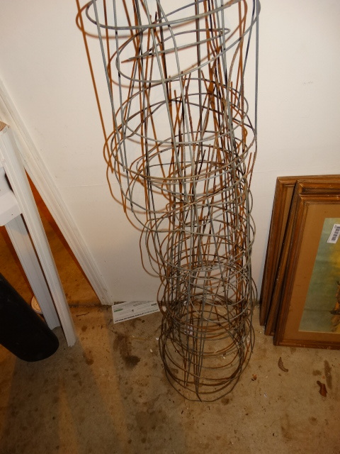 lot 220 image: Lot of Tomato Cages.