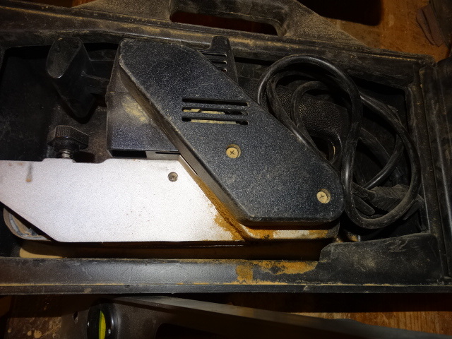 lot 225 image: Craftsman Belt Sander & Metal Level.