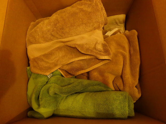lot 247 image: Box of Towels & Bathmat.