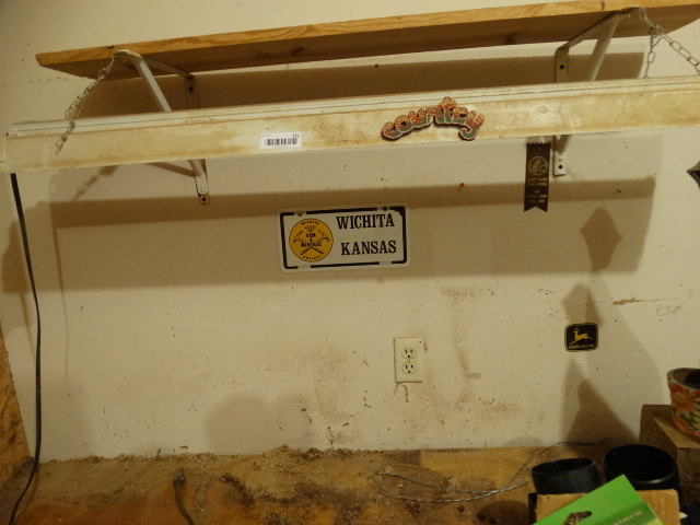 lot 251 image: Fluorescent WorkShop Light - Hanging Above Lot #250.