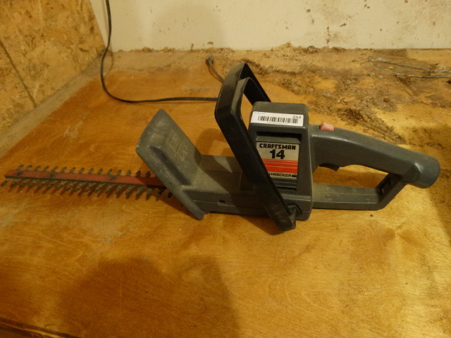 lot 252 image: Craftsman Electric Trimmer.