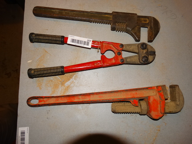 lot 257 image: 2 Pipe Wrenches & 1 Bolt Cutter.