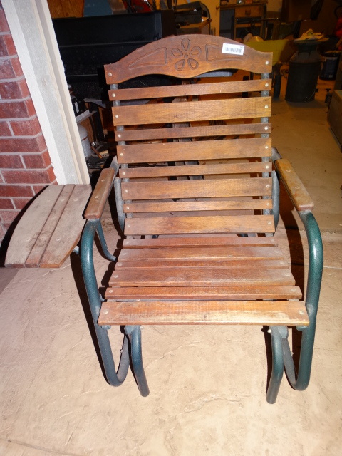 lot 260 image: WoodMetal Patio Glider Chair wAttached Side Table.