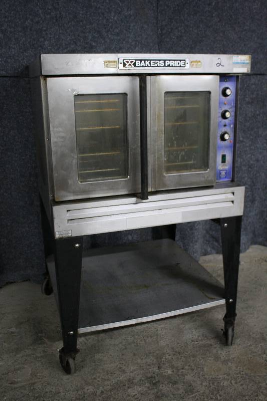 lot 2 image: Bakers Pride Convection Oven
