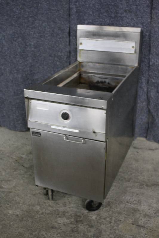 lot 4 image: Frymaster 80lb Natural Gas Fryer