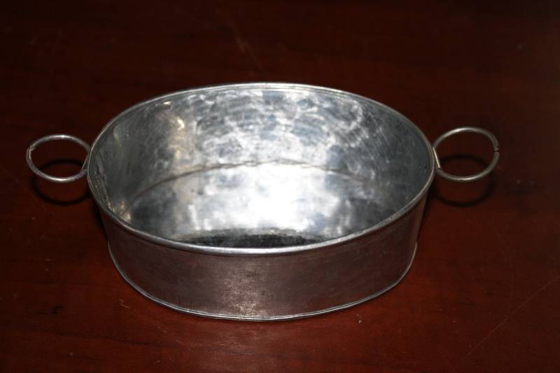 lot 3828 image: 12 units - Tin Table Condiment Holders - New