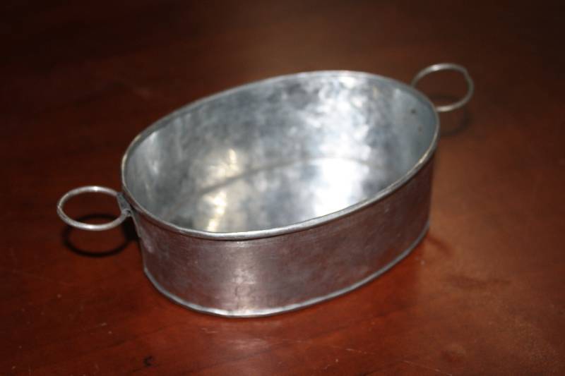 lot 3827 image: 12 units - Tin Table Condiment Holders - New