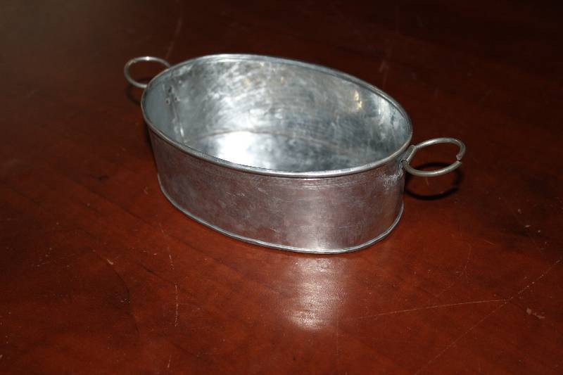 lot 3826 image: 12 units - Tin Table Condiment Holders - New