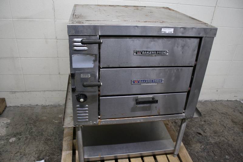 lot 3709 image: Bakers Pride Natural Gas Double Deck Pizza Oven