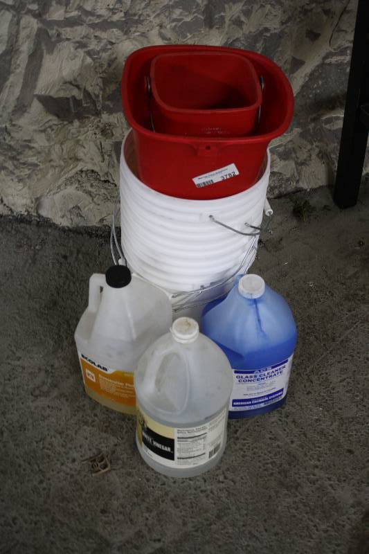 lot 3782 image: MIsc Buckets and Cleaning Chemicals