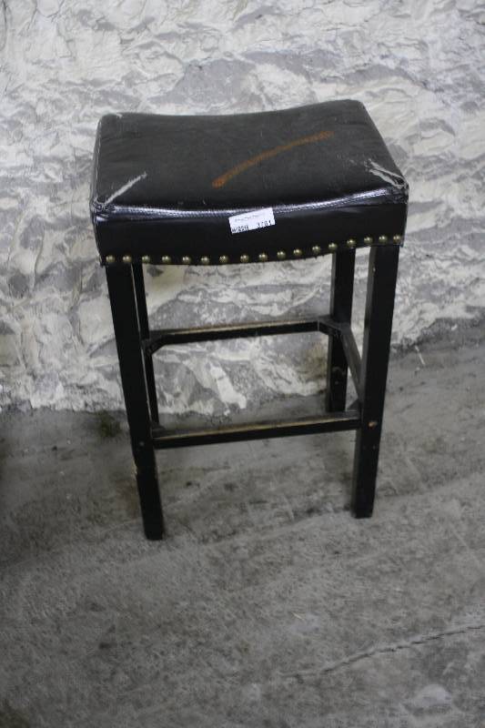 lot 3781 image: Bar Stool