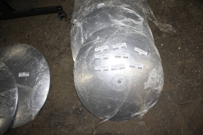 lot 3852 image: 1- 18-inch Aluminum Unfinished Base -New