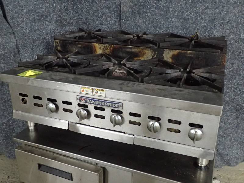 lot 3702 image: Bakers Pride Natural Gas 2 Level 6 Burner