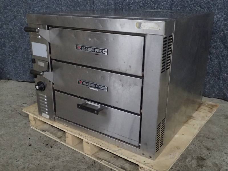 lot 3708 image: Bakers Pride Natural Gas Double Deck Pizza Oven