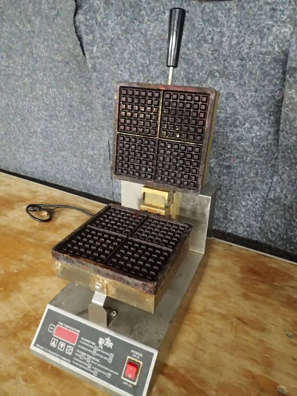 lot 3710 image: Star Commercial Waffle FlipperMaker