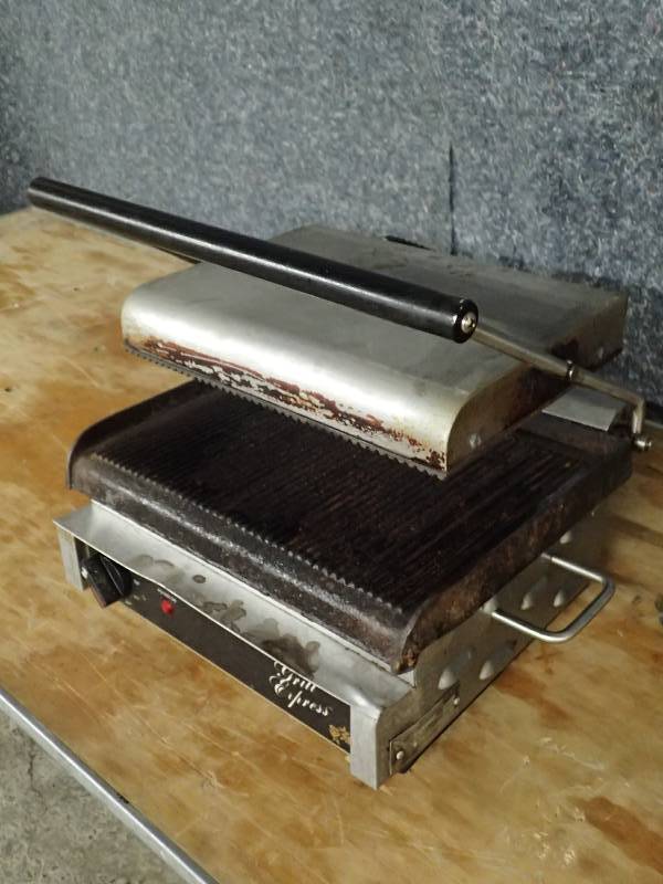 lot 3712 image: Star Commercial Panini Press
