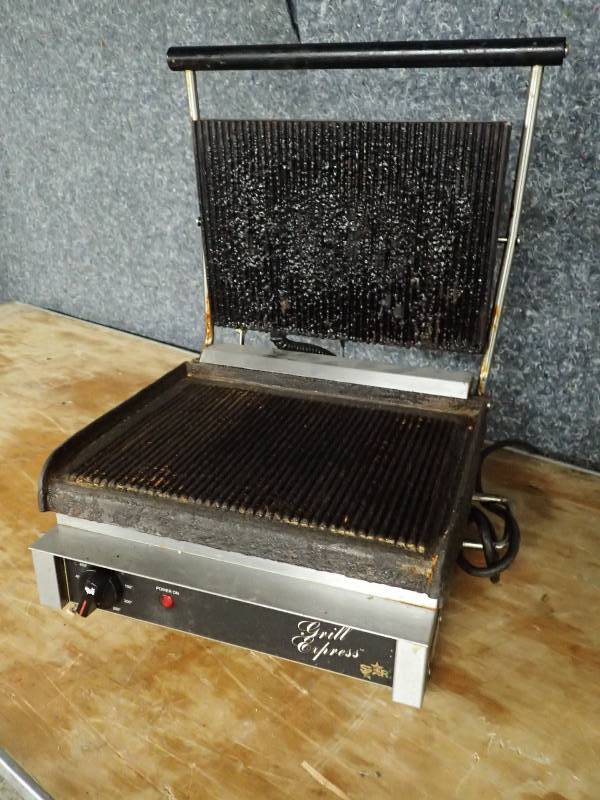 lot 3714 image: Star Commercial Panini Press