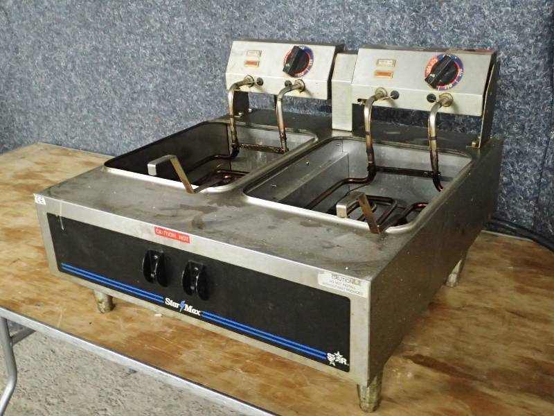 lot 3716 image: Star Max Countertop Commercial Fryer