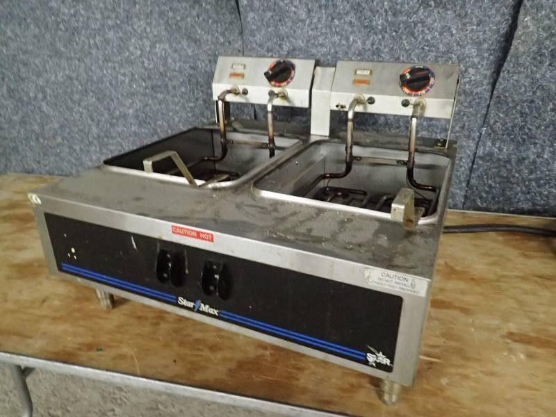 lot 3717 image: Star Max Countertop Commercial Fryer
