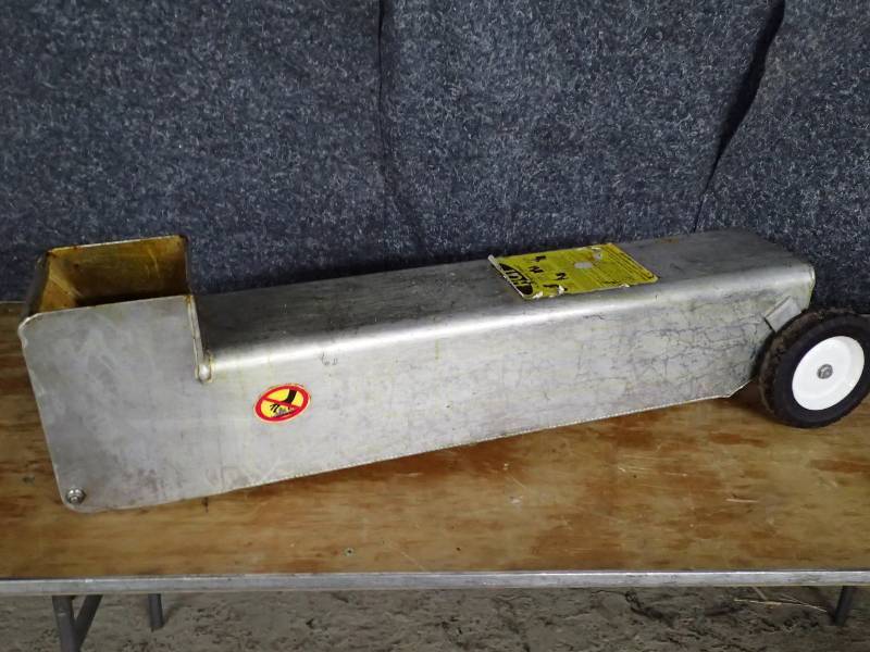 lot 3736 image: Grease Cart