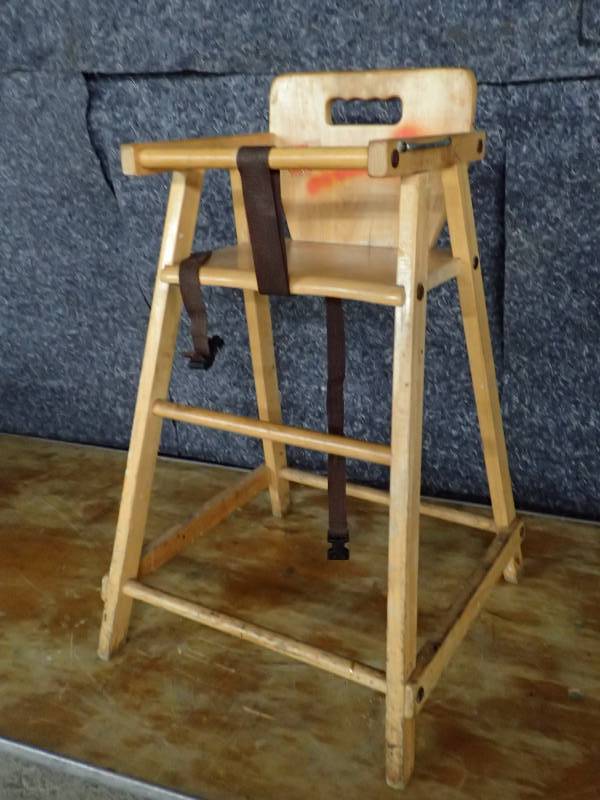 lot 3742 image: Oak Kids Chair