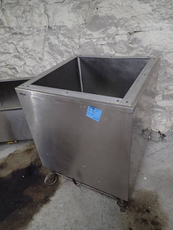 lot 3881 image: Stainless Insulated Soaking Bin