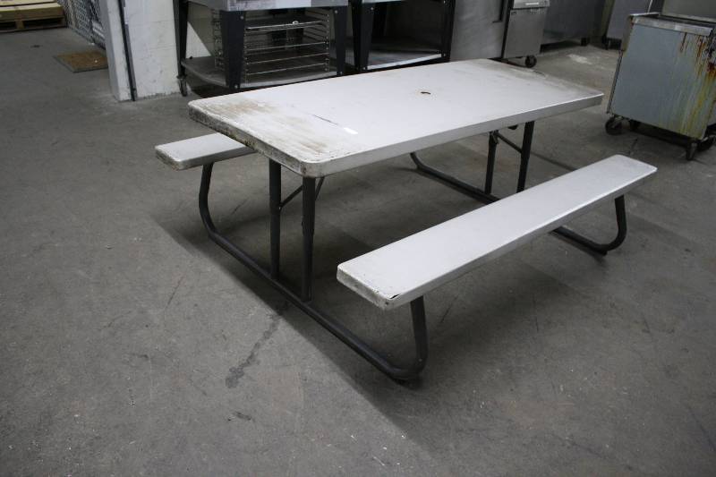 lot 3779 image: Picnic Folding Table