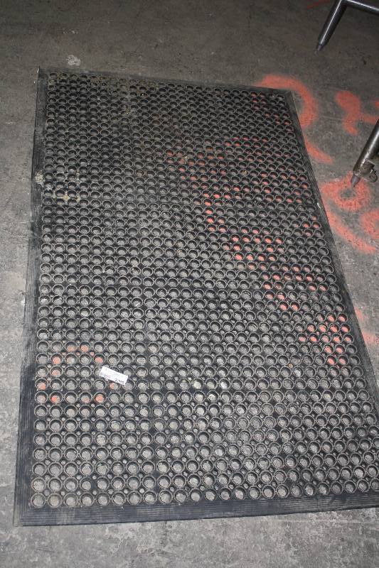 lot 3795 image: Kitchen Mat