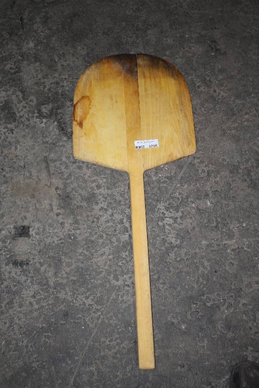 lot 3796 image: Pizza Wood paddle