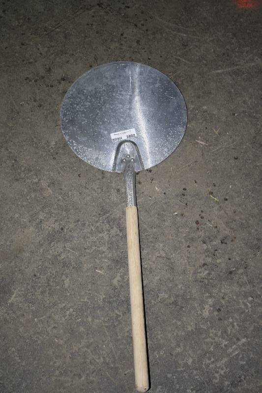 lot 3802 image: Pizza Metal Paddle