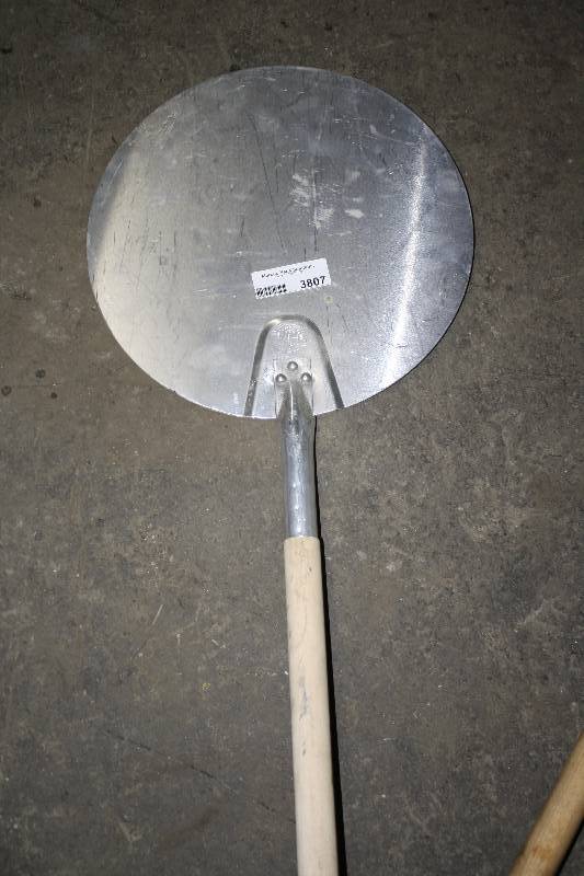 lot 3807 image: Metal Pizza Paddle