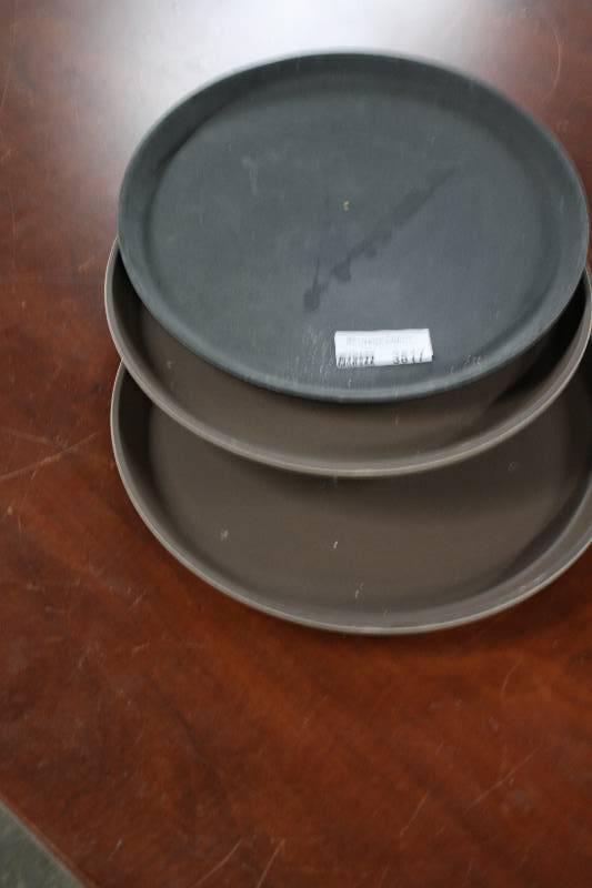 lot 3817 image: 3 Serving Trays