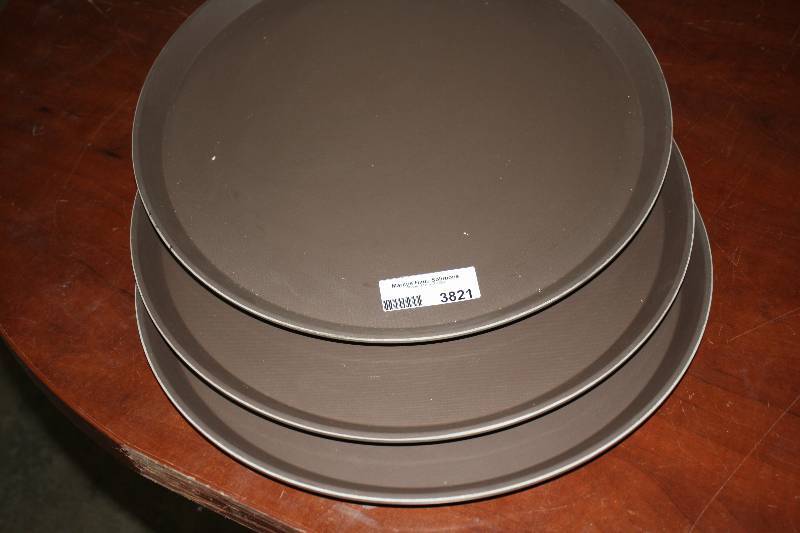 lot 3821 image: 3 Serving Trays