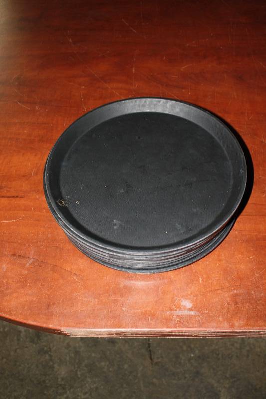 lot 3822 image: 3 Serving Trays