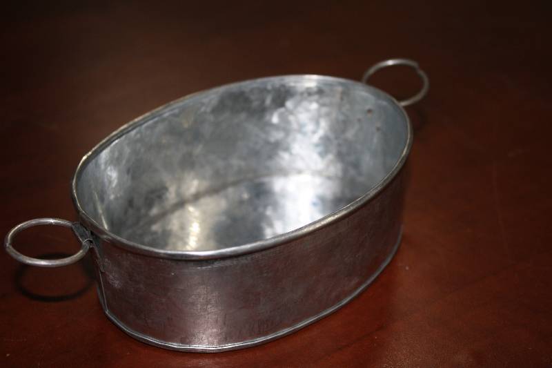 lot 3830 image: 11 - Tin Table Condiment Holder