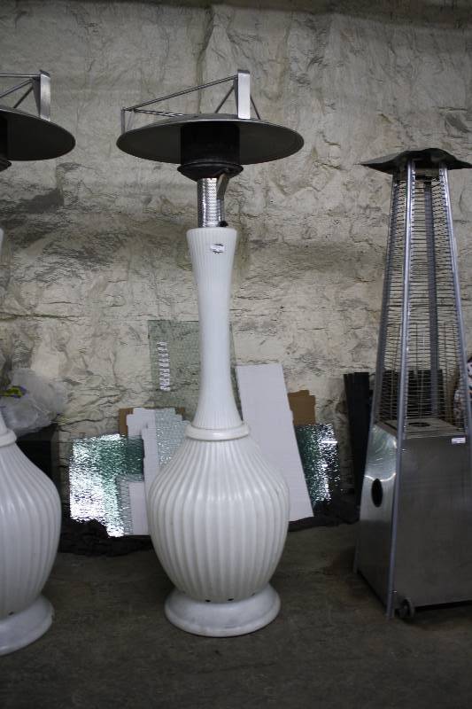 lot 3862 image: Kindle Patio Heater