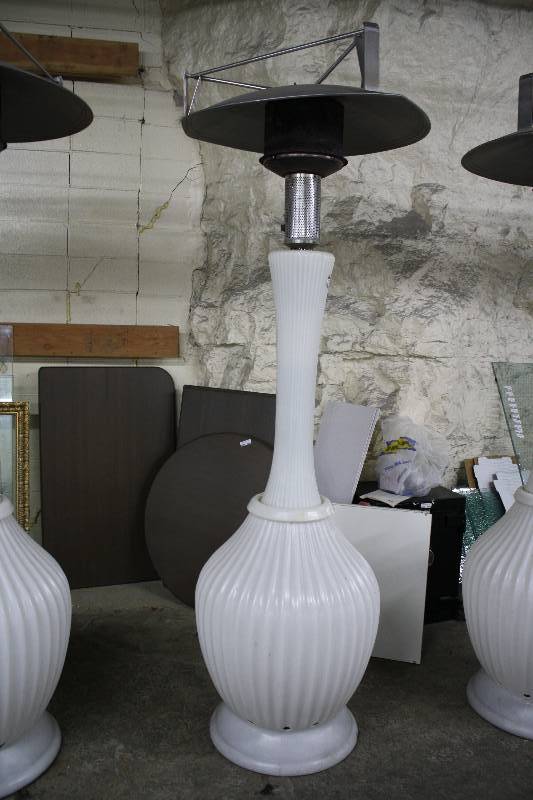 lot 3864 image: Kindle Patio Heater