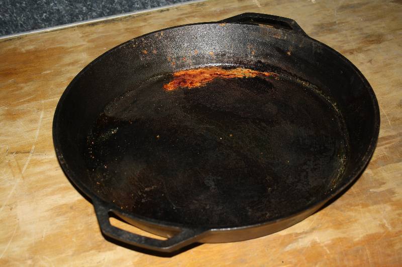 lot 3909 image: 16in Cast Iron Skillet
