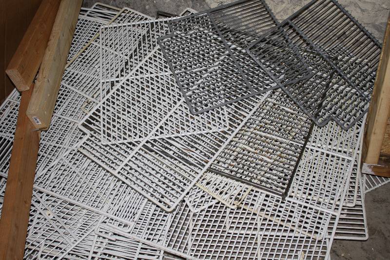 lot 3912 image: Large Lot of Cooler Racks