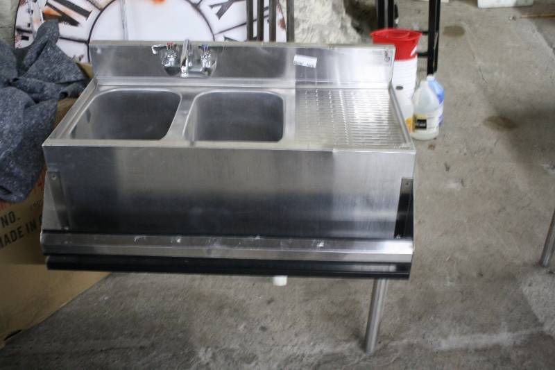 lot 3660 image: Krowe 2 Bay Bar Sink Speed Rail