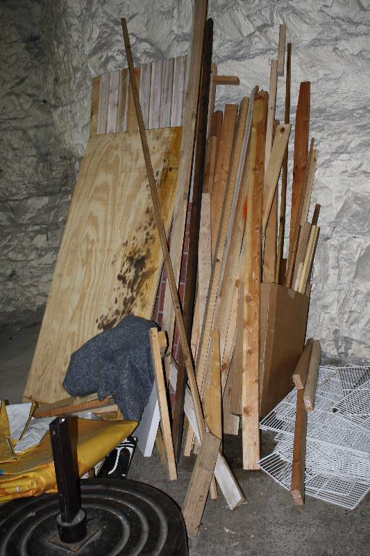 lot 3903 image: Lot of Wood