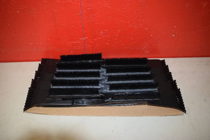 lot 7 image: 10 Sub Zero Super Deluxe Snowbrushes