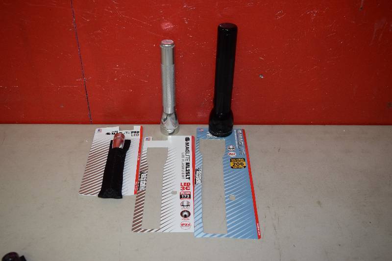 lot 34 image: 3 Maglite Flashlights