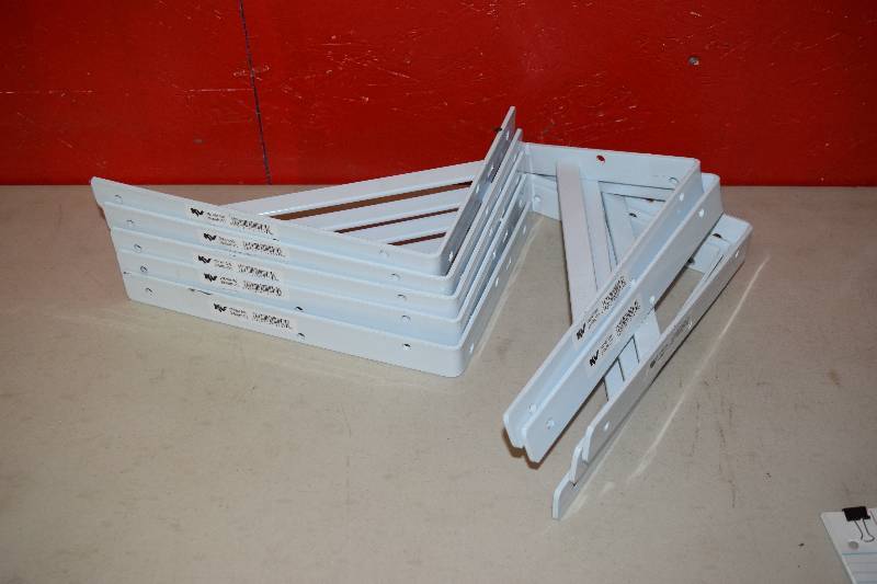 lot 55 image: 10 Knape & Vogt Shelf Brackets