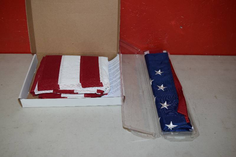 lot 60 image: 2 American Flags