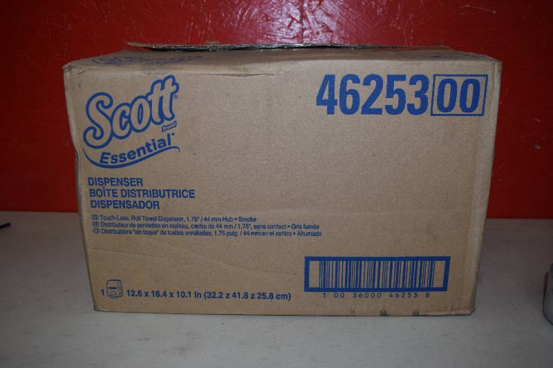 lot 61 image: Kimberly Clark Scott Essential Paper Towel Dispenser